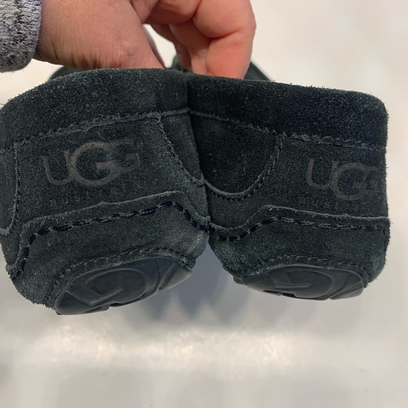 UGG - US 8 black genuine leather slippers shearling - Picture 5 of 6